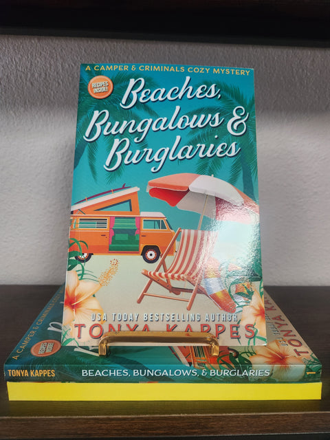 A Camper & Criminals Cozy Mystery (1) Beaches, Bungalows & Burglaries by Tonya Kappes Sprayed Edge Paperback