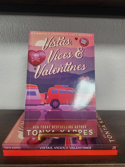 A Camper & Criminals Cozy Mystery (24) Vistas, Vices, & Valentines by Tonya Kappes Sprayed Edge Paperback